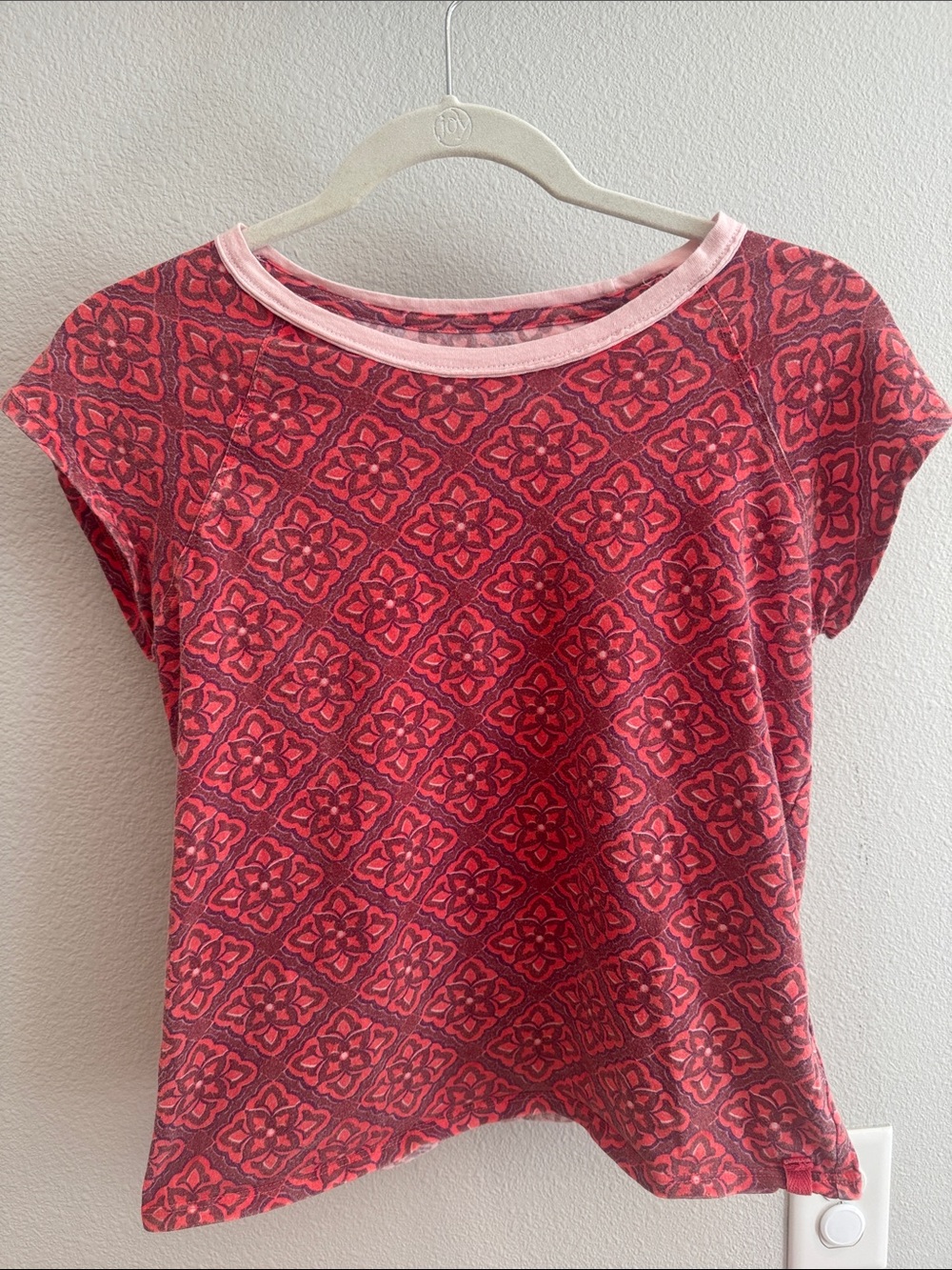 Women’s Red Patterned Short Sleeve Top